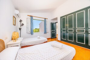 4 bedrooms, free WiFi, bed sheets