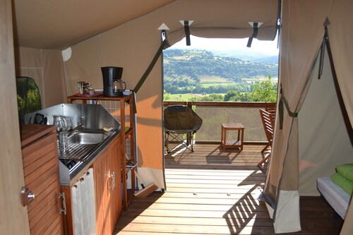 lamping Lodge avec Terrasse Privée, Jardin et Vue sur l'Aubrac