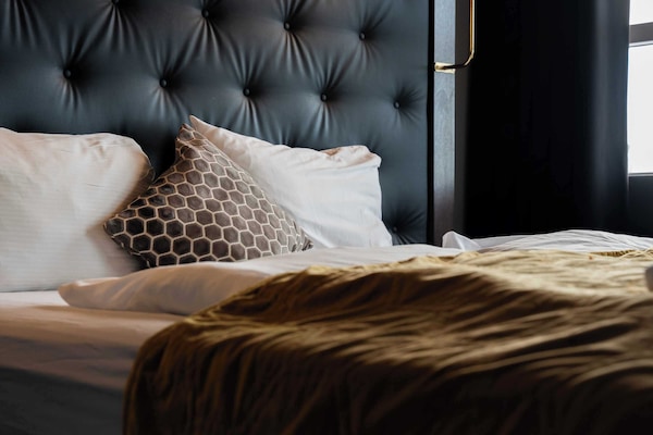 WiFi, bed sheets