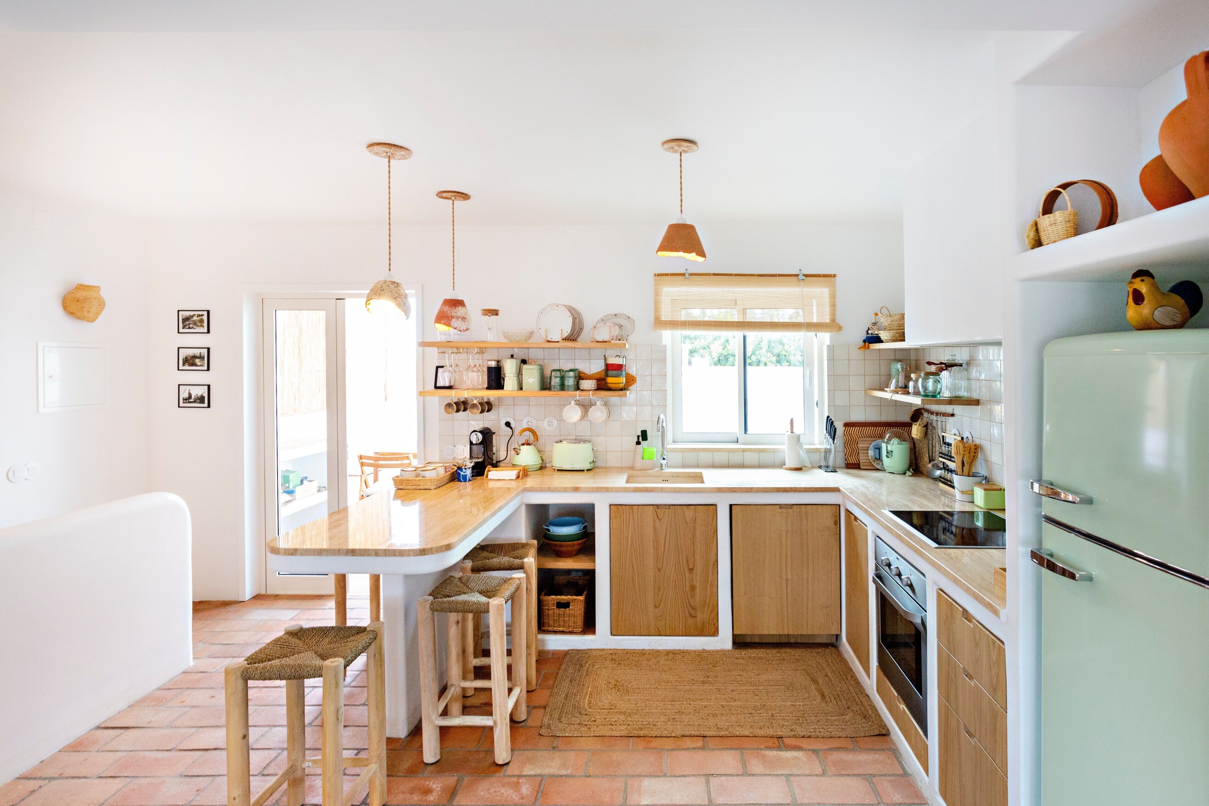 Kylskåp, mikrovågsugn, ugn och spishäll