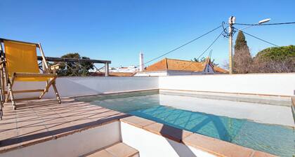 Holiday Home 'Casa Dos Avos' with Private Pool, Wi-Fi and Air Conditioning