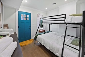 6 bedrooms, desk, iron/ironing board, WiFi