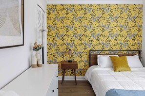 6 Schlafzimmer, Schreibtisch, Bügeleisen/Bügelbrett, WLAN