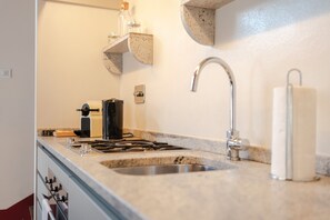 Réfrigérateur, four, plaque de cuisson, lave-vaisselle