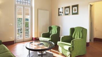 Télévision, cheminée