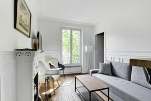 Living area - Charming apartment for 4p in Montmartre  (paris)