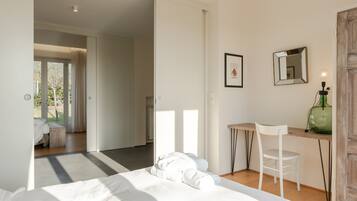 2 slaapkamers, een strijkplank/strijkijzer, gratis wifi, beddengoed