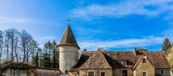 Beautiful Castle in Le Veurdre with Private Pool
