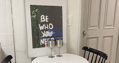 Chic 2-bedroom with WiFi and AC in trendy Seoul