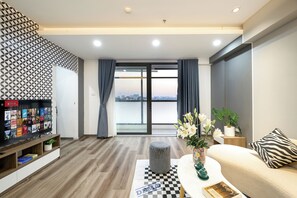 Deluxe Apartment, 2 Bedrooms, Lake View | Living area - Luxe Paradise Residence 76 To Ngoc Van (Hanoi)