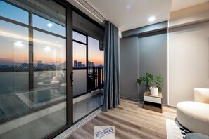 Deluxe Apartment, 2 Bedrooms, Lake View | Living area - Luxe Paradise Residence 76 To Ngoc Van (Hanoi)