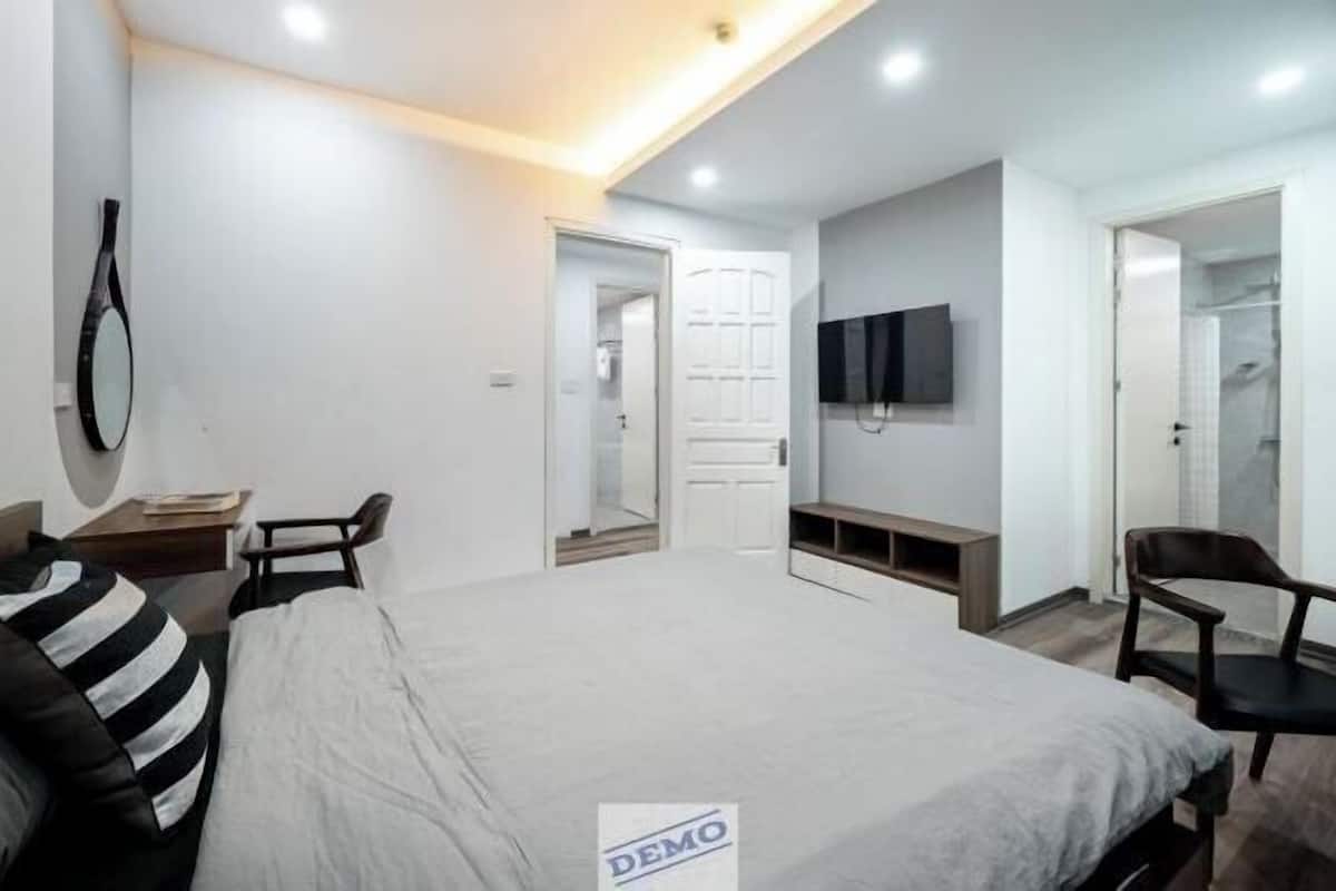 2 bedrooms, desk, laptop workspace, free WiFi