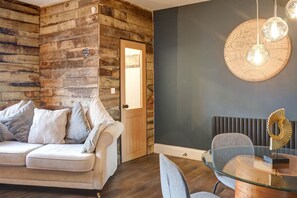 Living area - Estuary Point - relax from first floor balcony (Amble)