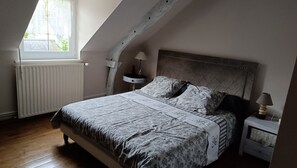 4 chambres, fer et planche à repasser, draps fournis