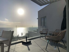 Outdoor dining - Vue Mer panoramique/Piscine/Proche plage et centre (Roquebrune-sur-Argens)