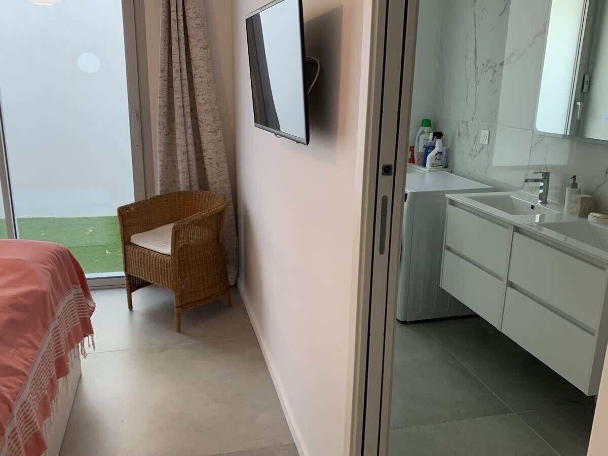 2 chambres, fer et planche à repasser, Wi-Fi gratuit, draps fournis