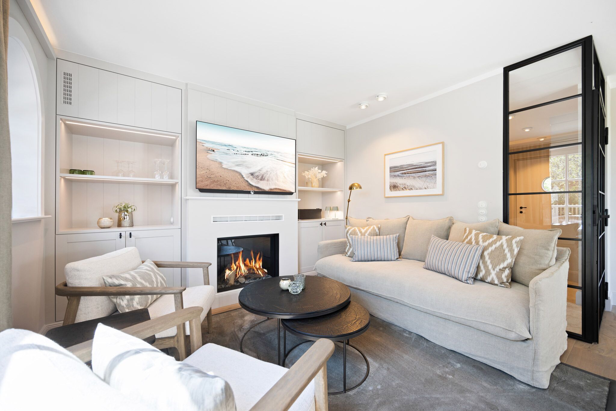 TV, fireplace