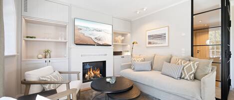 TV, fireplace