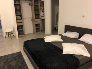 4 sovrum, skrivbord, strykjärn/strykbräda och gratis wi-fi