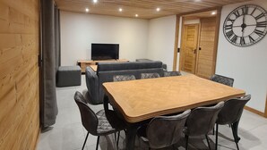 Unclassified image, 3 of 9, button - Renovated apartment for 8, pets allowed, parking, near skiing - Grand-Bornand (Le Grand-Bornand)