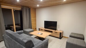 Unclassified image, 4 of 9, button - Renovated apartment for 8, pets allowed, parking, near skiing - Grand-Bornand (Le Grand-Bornand)