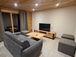 TV - Renovated apartment for 8, pets allowed, parking, near skiing - Grand-Bornand (Le Grand-Bornand)