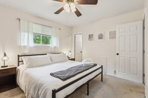 3 chambres, fer et planche à repasser, Wi-Fi, draps fournis