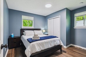 3 bedrooms, iron/ironing board, WiFi, bed sheets