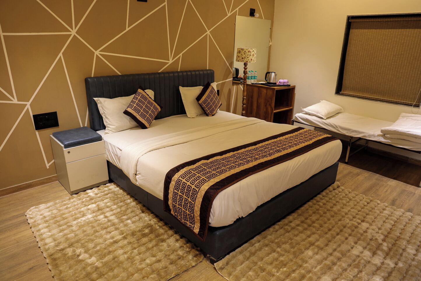 واي فاي مجانًا وملاءات أسرّة