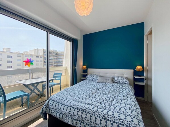 1 bedroom, travel crib, WiFi