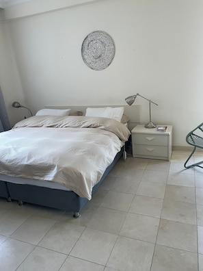 3 bedrooms - Two Bedroom one Ling Room Apartment (Haifa)