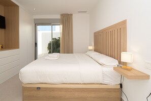 3 室のベッドルーム、アイロン / アイロン台、WiFi (無料)、ベッドシーツ