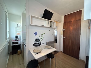Fridge, microwave, stovetop, coffee/tea maker - Studio 20m from beach with parking, Saint-Jean-de-Monts (Saint-Jean-de-Monts)