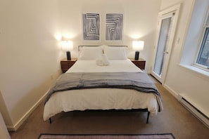 1 bedroom, desk, iron/ironing board, WiFi