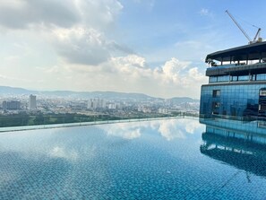 Indoor pool, outdoor pool - The Manor KLCC Luxury Asia (Kuala Lumpur)