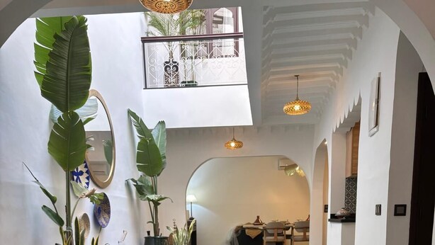 A spacious interior with a central seating area, a small pool, and a balcony with plants. - Magnificent Riad Kechmya 5 suites bassin Rooftop Proche Jemaa El Fna Majorelle  (Marrakesh)