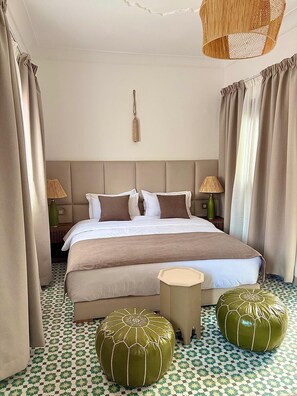 5 عدّة غرف نوم ومكواة/لوح كي وواي فاي وملاءات أسرّة