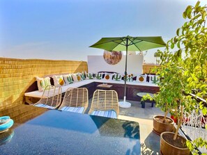 تناول الطعام بالخارج