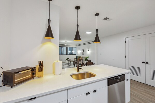 Interior - Market view Residence 502 Spacious 2 Bed 2 Bth (Wilmington)