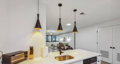 Market view Residence 502 Spacious 2 Bed 2 Bth