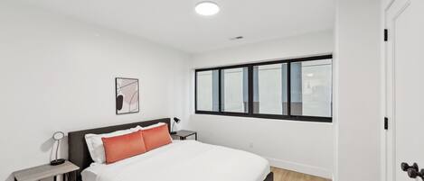 Skrivbord, strykjärn/strykbräda, resesäng och gratis wi-fi