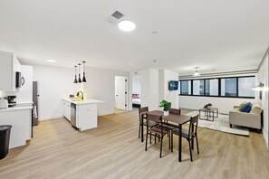 Interior - Market view Residence 503 I 1 Bedroom 1.5 Bathroom (Wilmington)