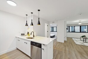 Interior - Market view Residence 503 I 1 Bedroom 1.5 Bathroom (Wilmington)