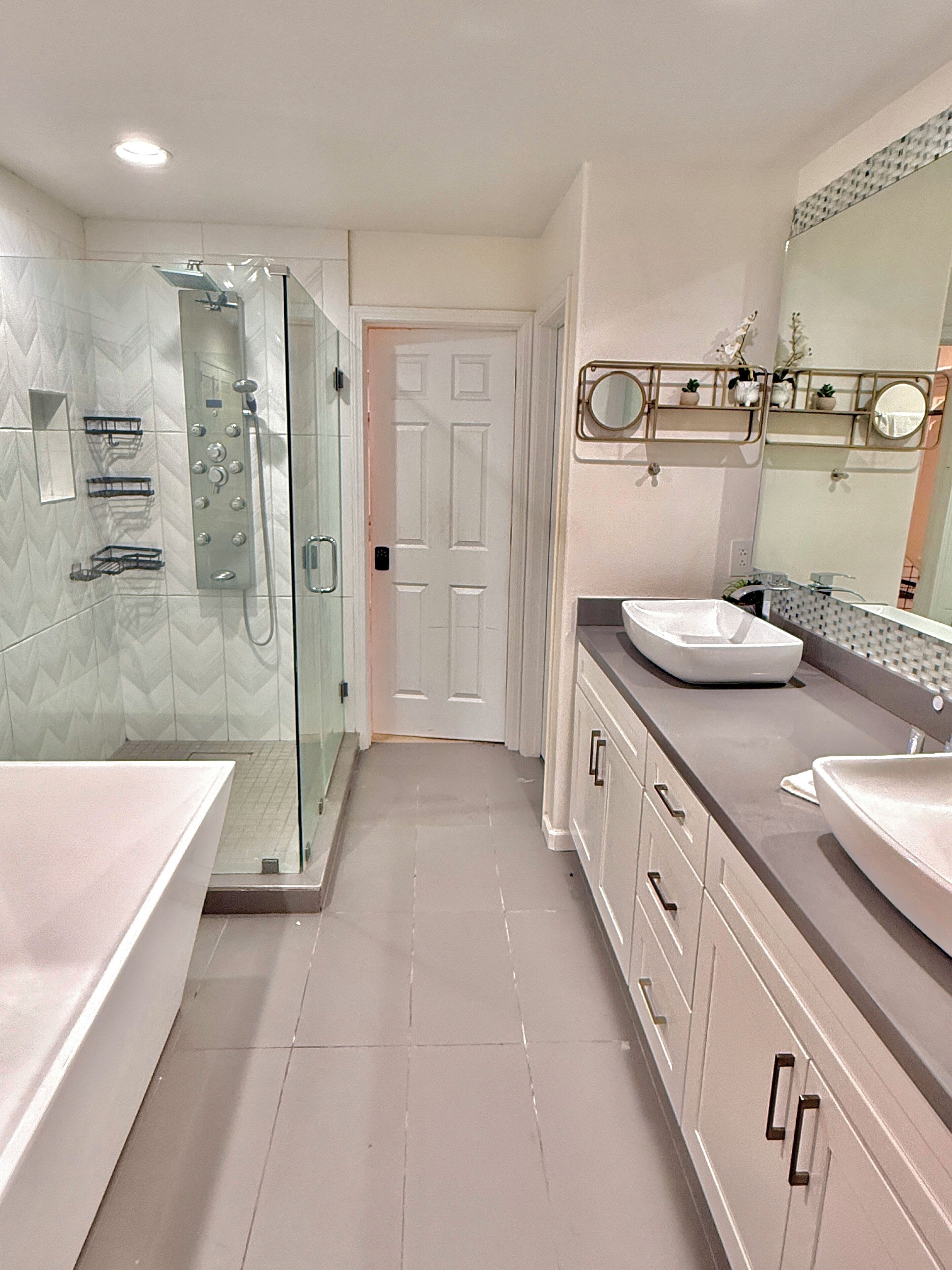 Jetted bath, hair dryer, bidet, towels