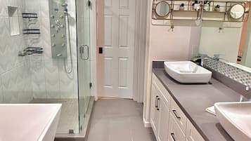 Jetted bath, hair dryer, bidet, towels