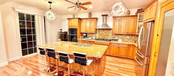 Spacious 7-bedroom villa in brilliant Merced with WiFi, fitness room, AC