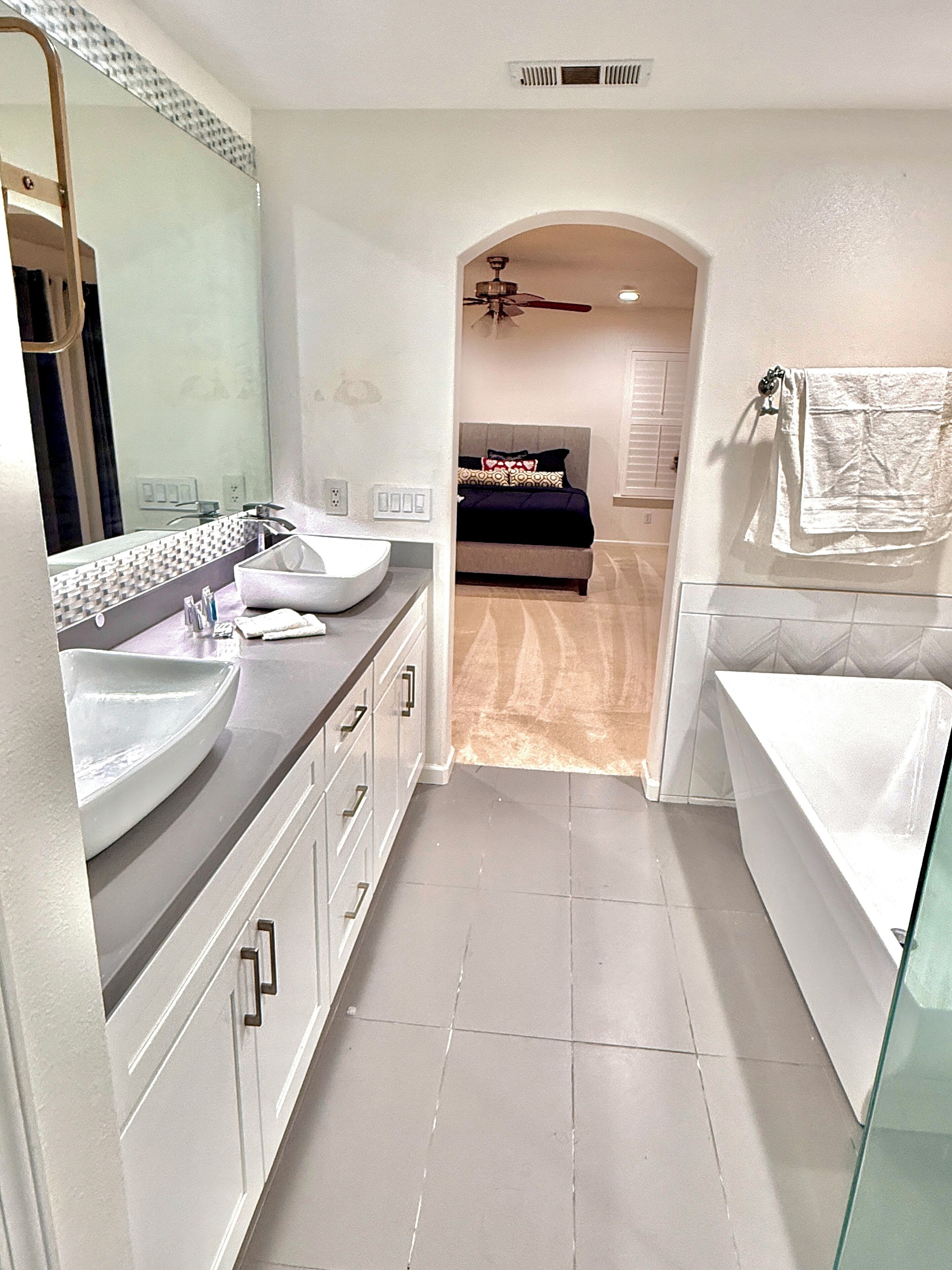 Bubbelbadkar, hårtork, bidé och handdukar