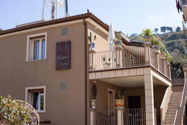 Front of property - B&B Allison Tropea (Tropea)