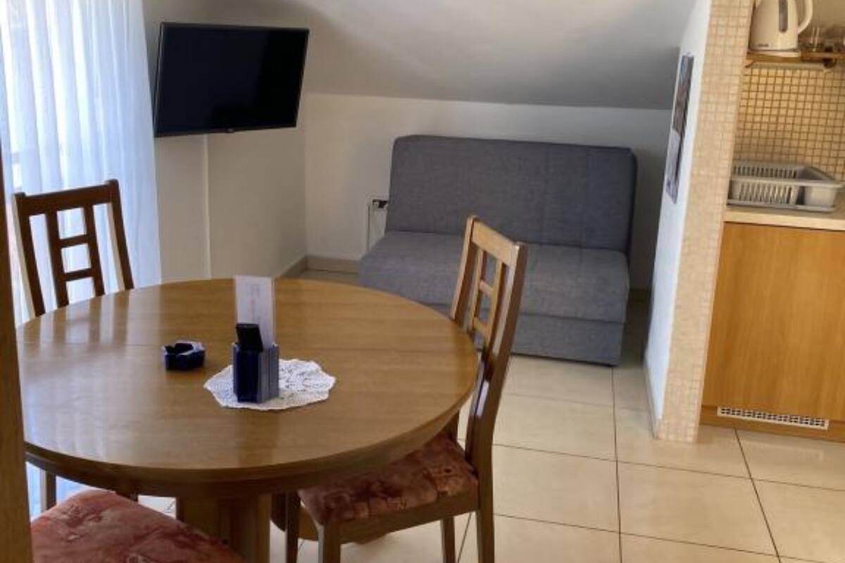 Apartment (One Bedroom Apartment 5) | Ruang makan