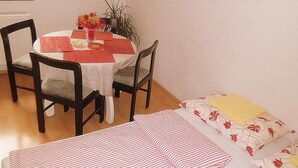 公寓 (Two Bedroom Apartment) | 7 間睡房、嬰兒床 (收費)、免費 Wi-Fi